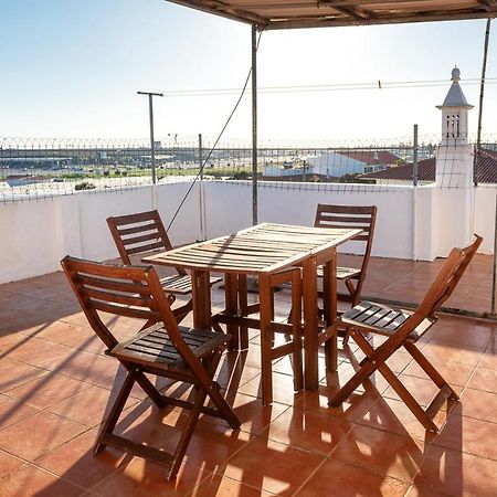 Blife Marya Private Rooms - Airport Stay Фаро Екстериор снимка