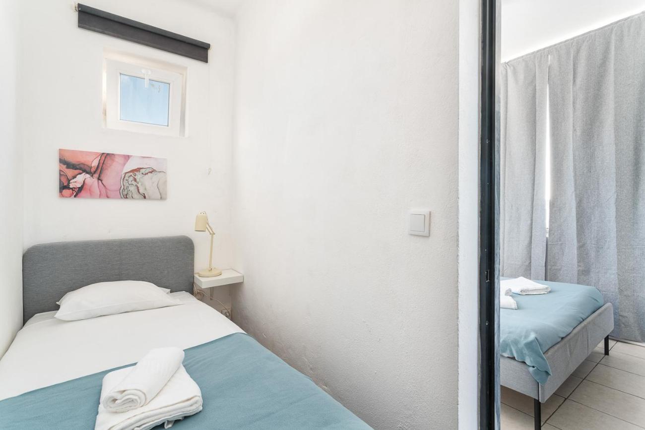 Blife Marya Private Rooms - Airport Stay Фаро Екстериор снимка