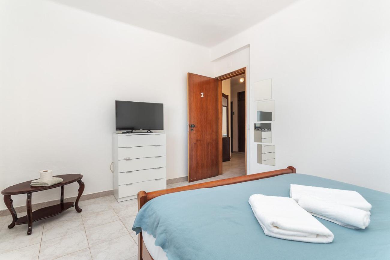 Blife Marya Private Rooms - Airport Stay Фаро Екстериор снимка