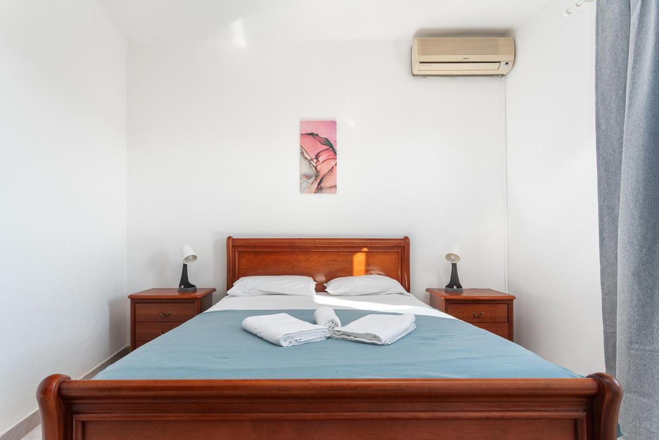 Blife Marya Private Rooms - Airport Stay Фаро Екстериор снимка