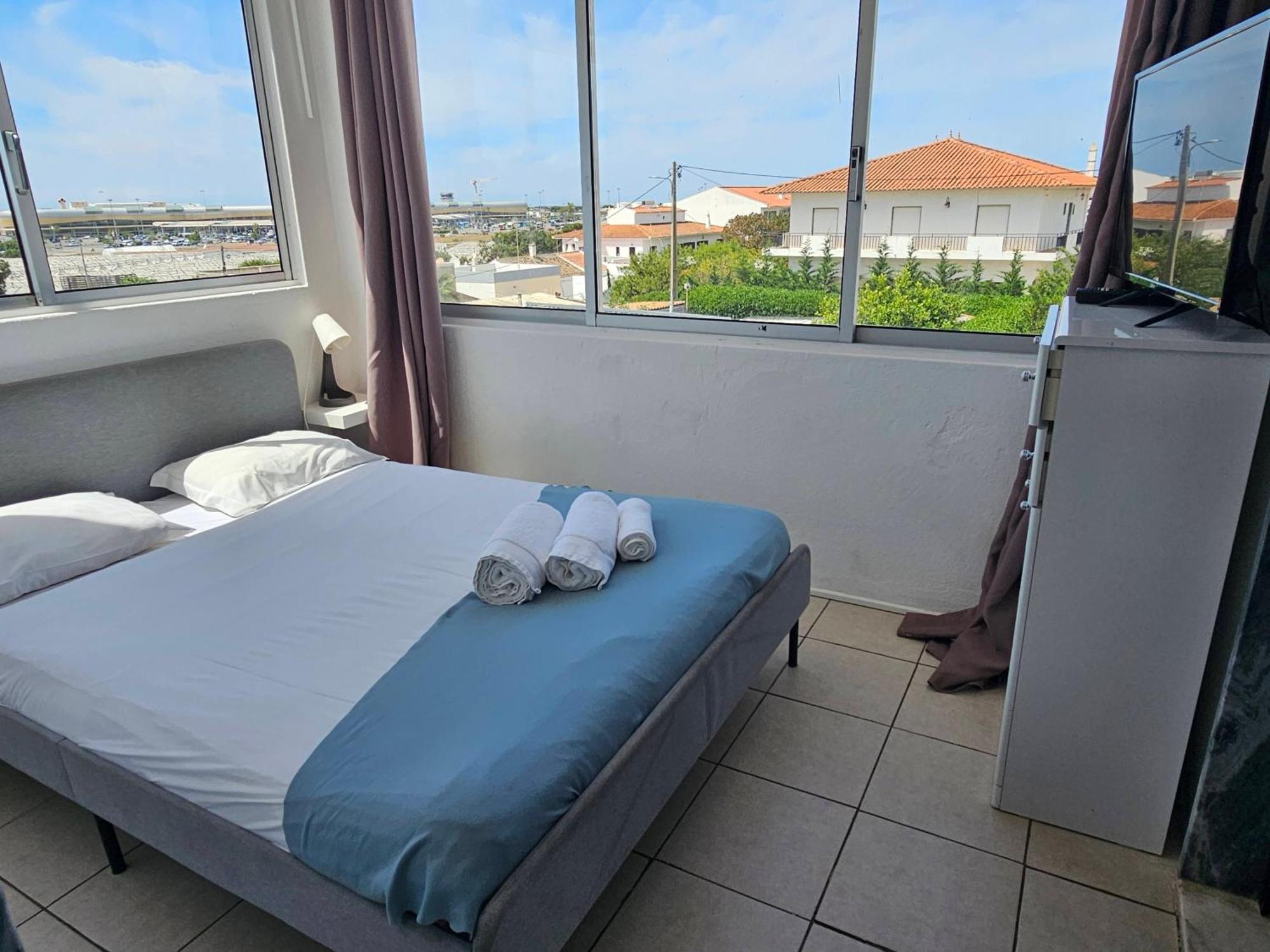 Blife Marya Private Rooms - Airport Stay Фаро Стая снимка