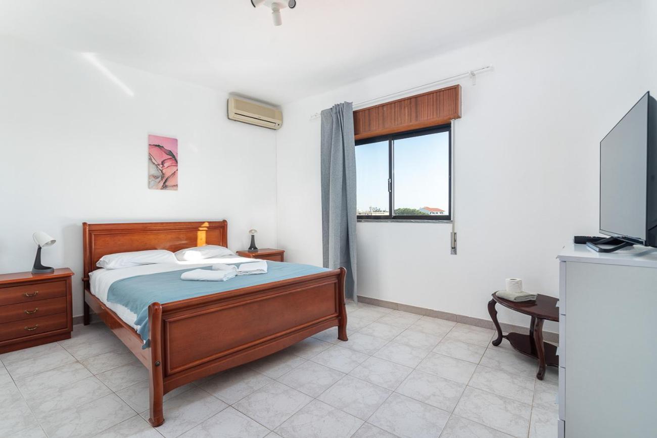 Blife Marya Private Rooms - Airport Stay Фаро Стая снимка