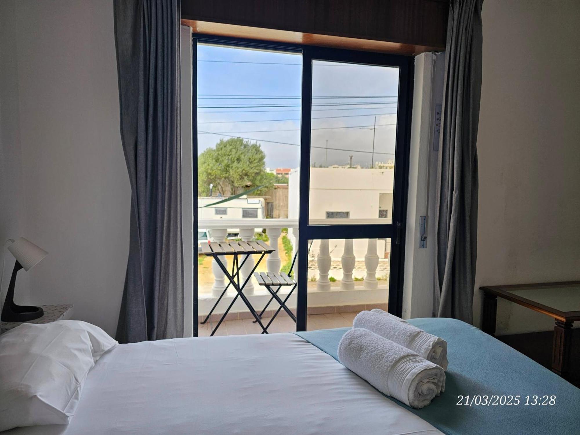 Blife Marya Private Rooms - Airport Stay Фаро Стая снимка